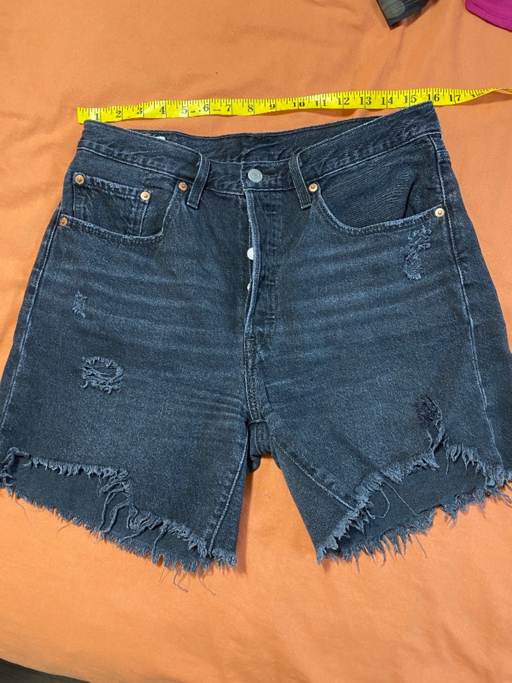 Levis mid thigh shorts